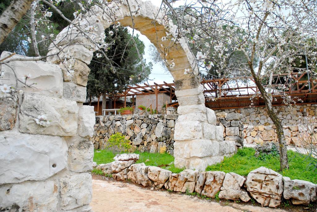 Logos Hotel In Yad Hashmona Екстер'єр фото