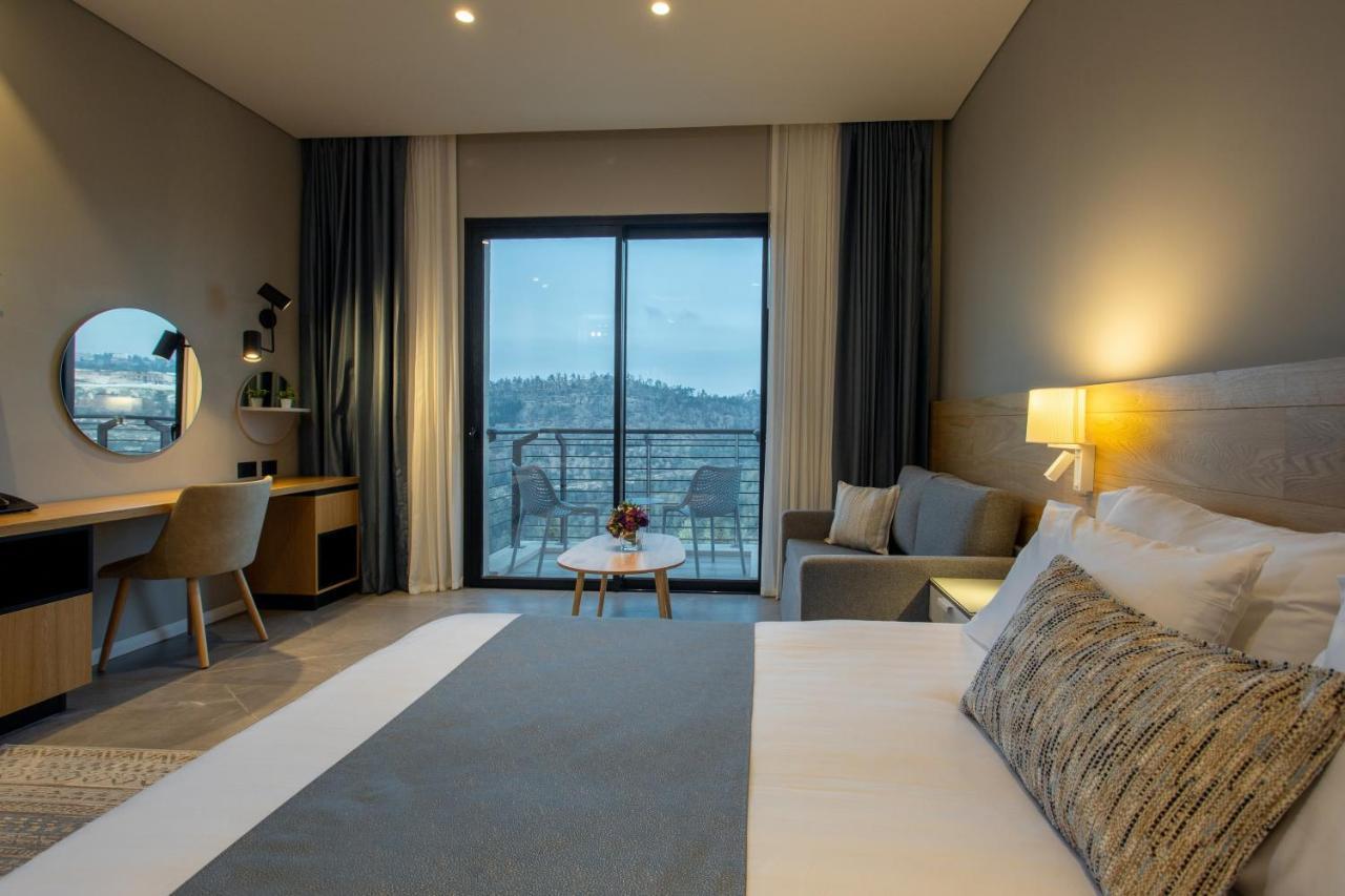 Logos Hotel In Yad Hashmona Екстер'єр фото