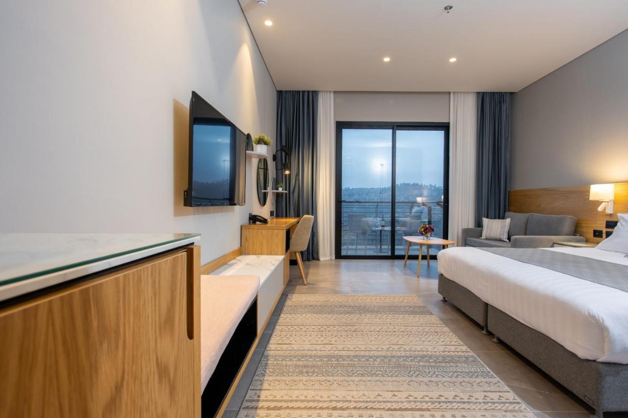 Logos Hotel In Yad Hashmona Екстер'єр фото