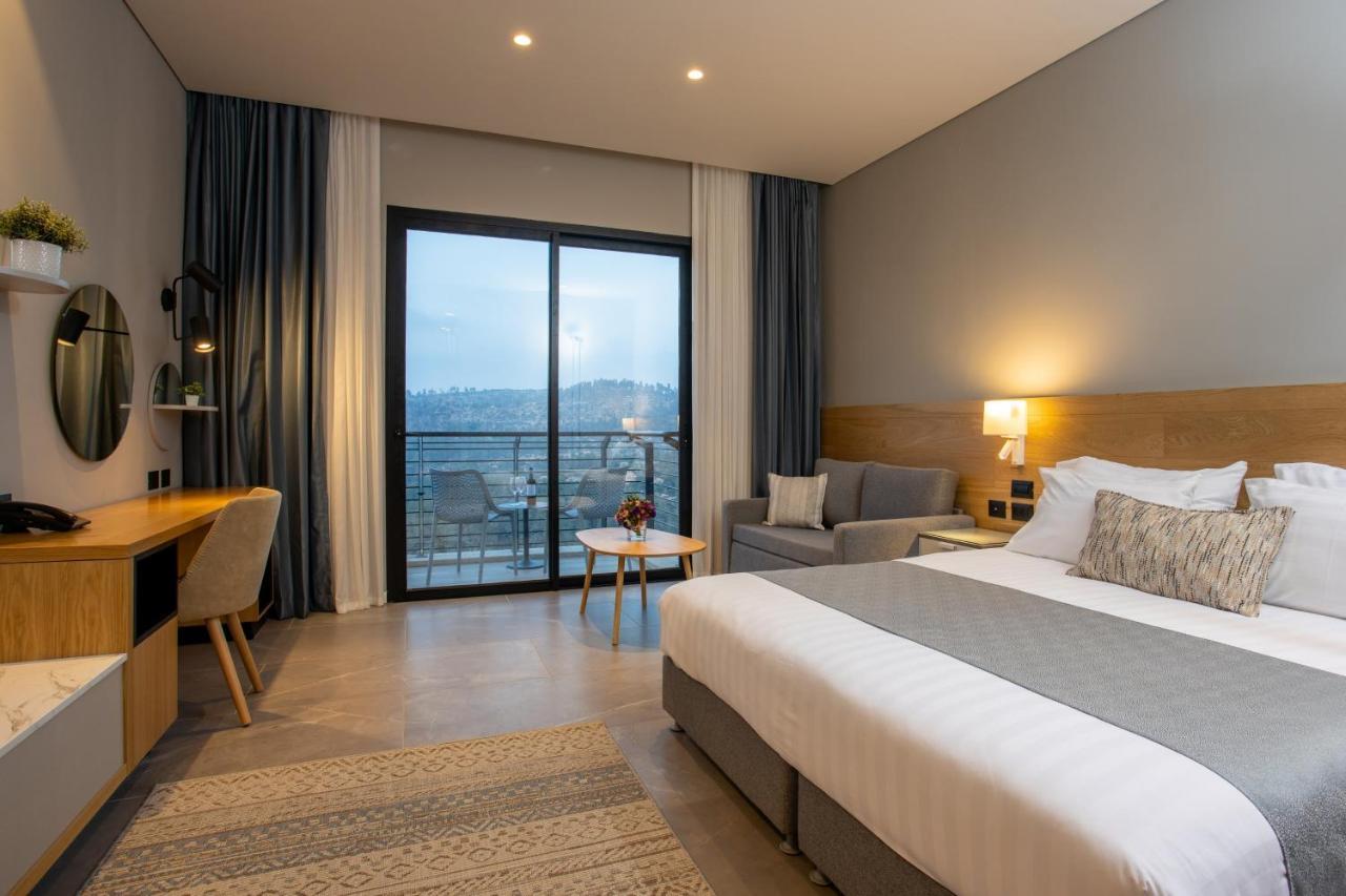 Logos Hotel In Yad Hashmona Екстер'єр фото