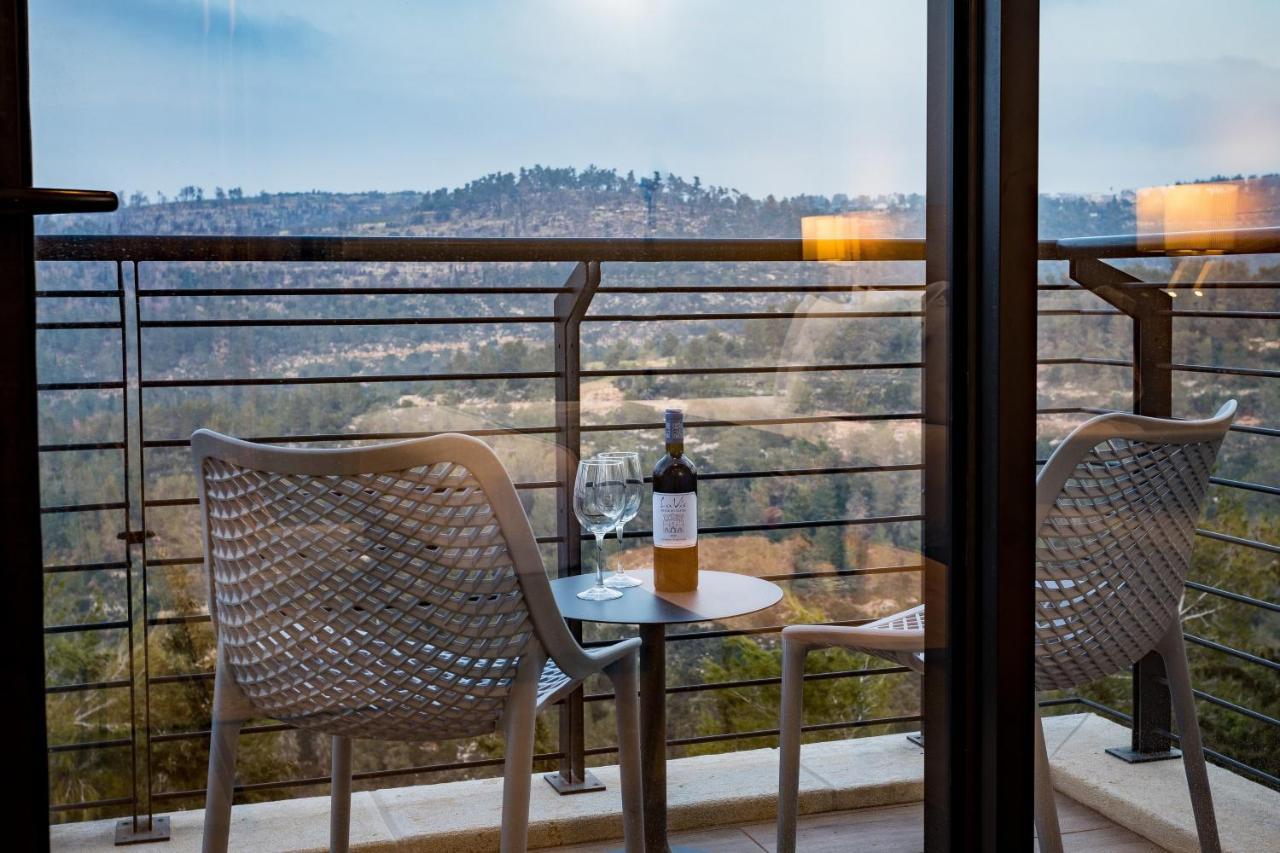 Logos Hotel In Yad Hashmona Екстер'єр фото