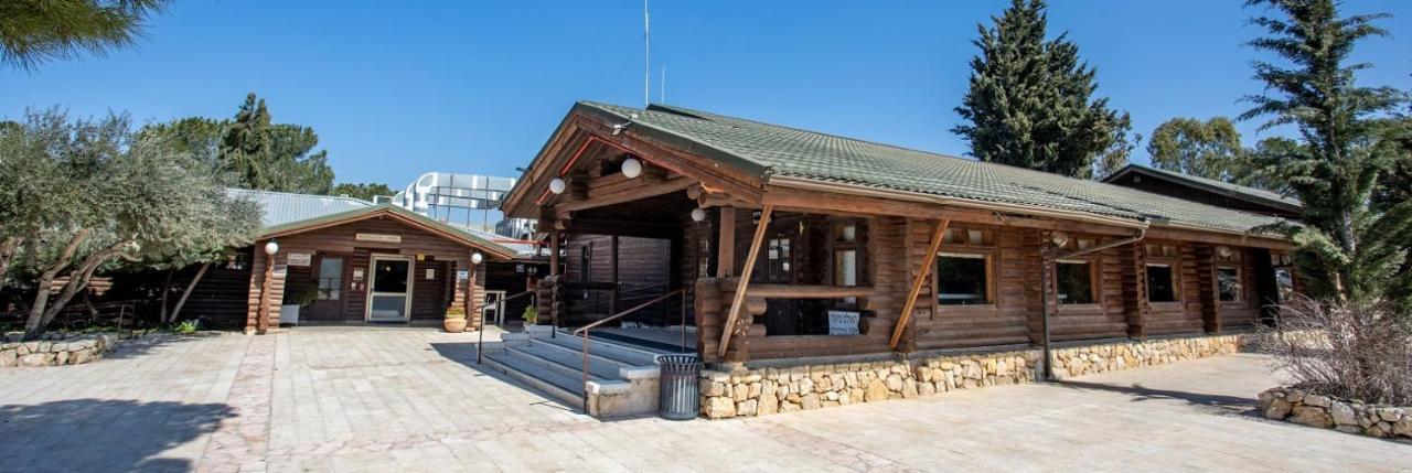 Logos Hotel In Yad Hashmona Екстер'єр фото