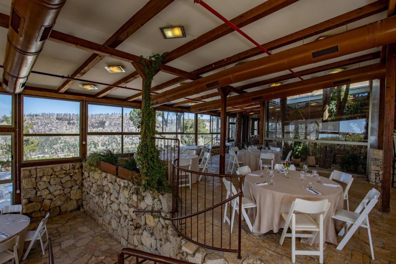 Logos Hotel In Yad Hashmona Екстер'єр фото