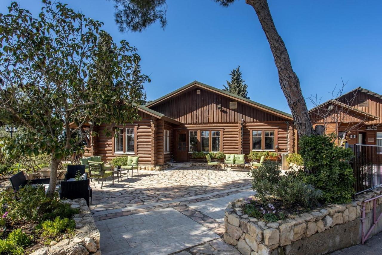 Logos Hotel In Yad Hashmona Екстер'єр фото