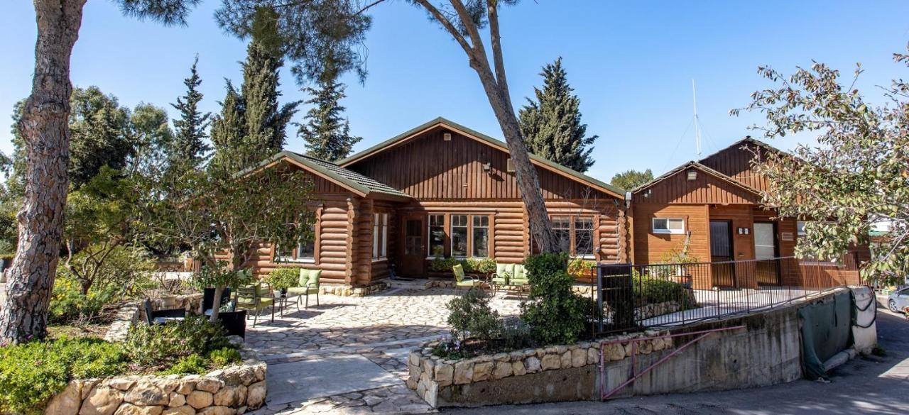 Logos Hotel In Yad Hashmona Екстер'єр фото