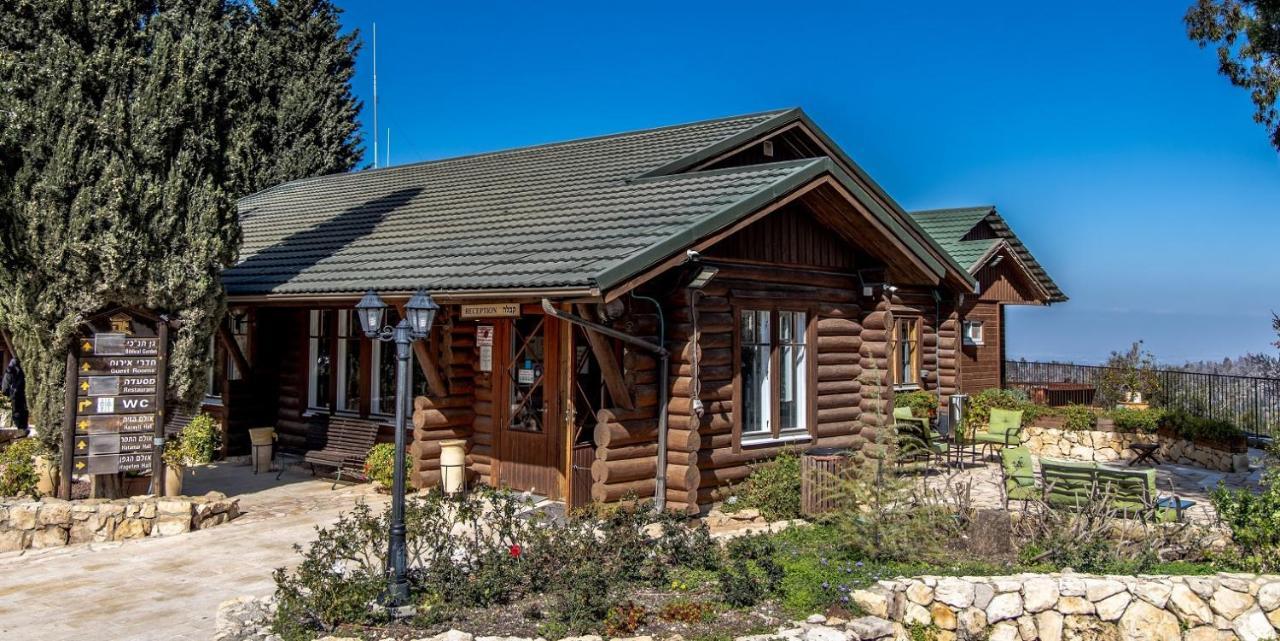 Logos Hotel In Yad Hashmona Екстер'єр фото