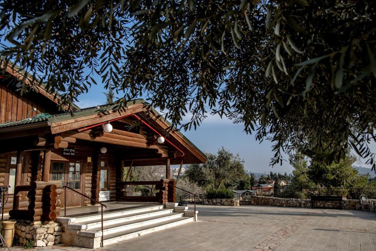 Logos Hotel In Yad Hashmona Екстер'єр фото
