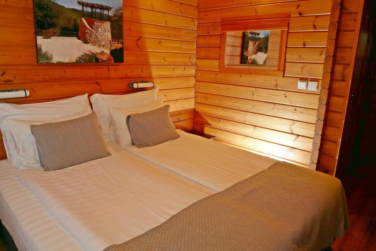 Logos Hotel In Yad Hashmona Екстер'єр фото